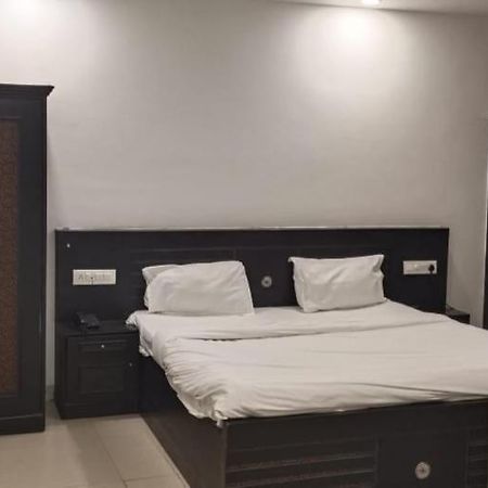 Surya Continental Lucknow Exterior foto